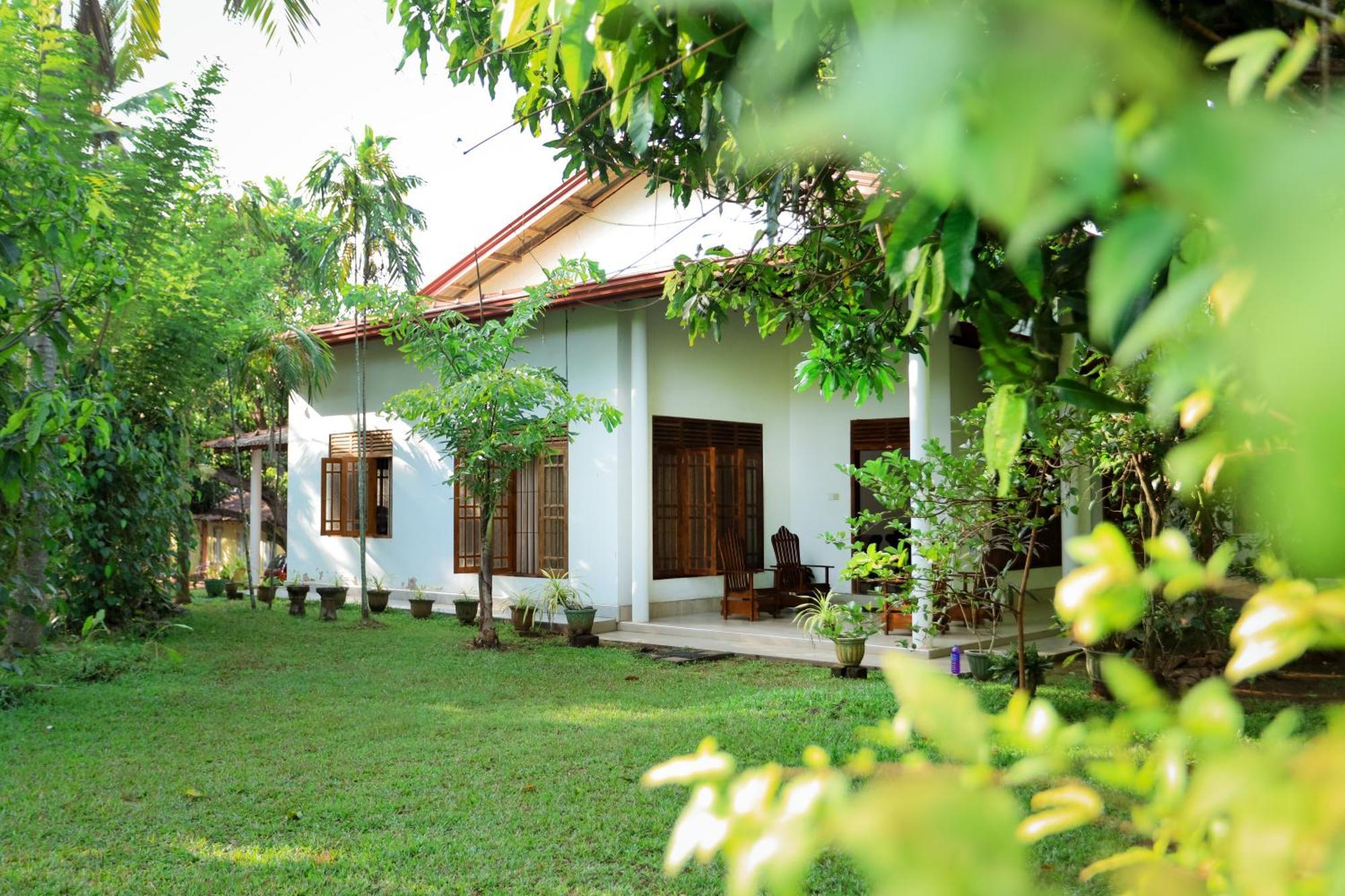 Serene Home Stay ウダワラウェ エクステリア 写真